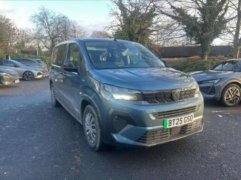 A 2025 PEUGEOT E-RIFTER 52kWh Allure Long MPV 5dr Electric Auto (7.4kW Charger) (136 ps) +++ARRIVIN A 2025 PEUGEOT E-RIFTER 52kWh Allure Long MPV 5dr Electric Auto (7.4kW Charger) (136 ps) +++ARRIVIN