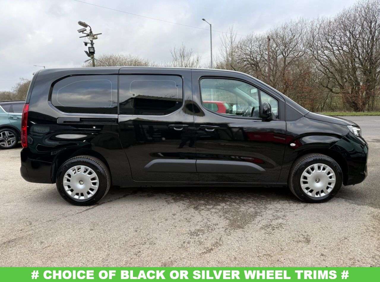 A 2025 VAUXHALL COMBO LIFE ELECTRIC 52kWh Design XL MPV 5dr Electric Auto (7.4kW Charger) (136 ps) 1 OWNER + VA A 2025 VAUXHALL COMBO LIFE ELECTRIC 52kWh Design XL MPV 5dr Electric Auto (7.4kW Charger) (136 ps) 1 OWNER + VA