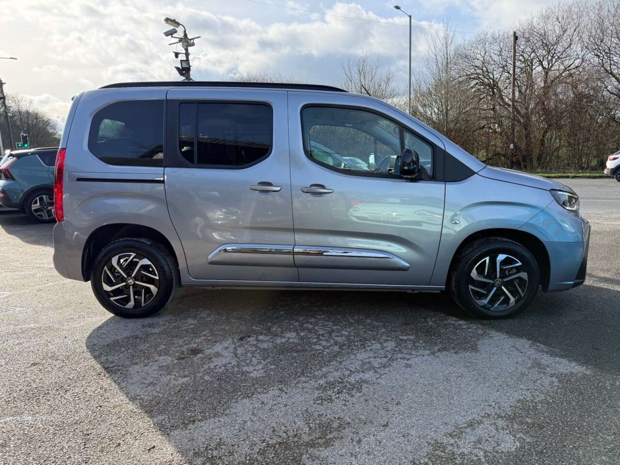2025 TOYOTA PROACE CITY VERSO 2025 TOYOTA PROACE CITY VERSO