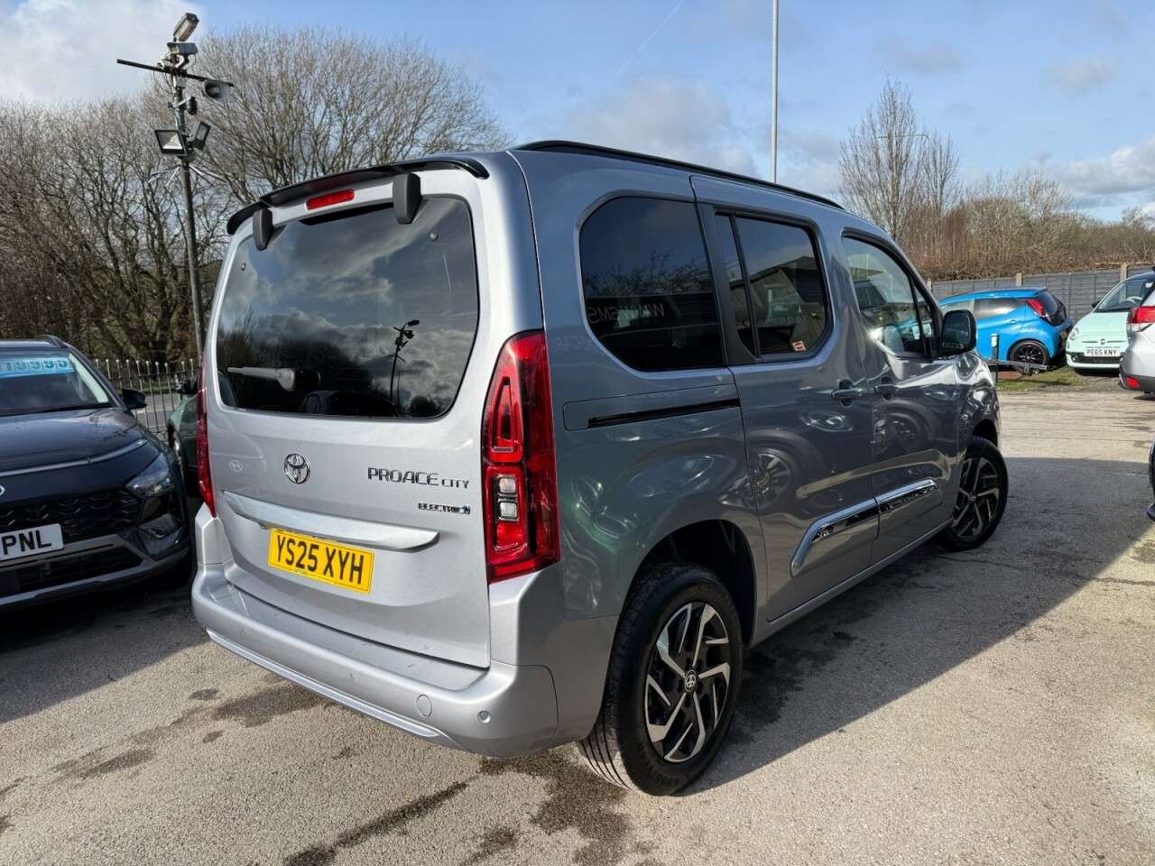 2025 TOYOTA PROACE CITY VERSO 2025 TOYOTA PROACE CITY VERSO