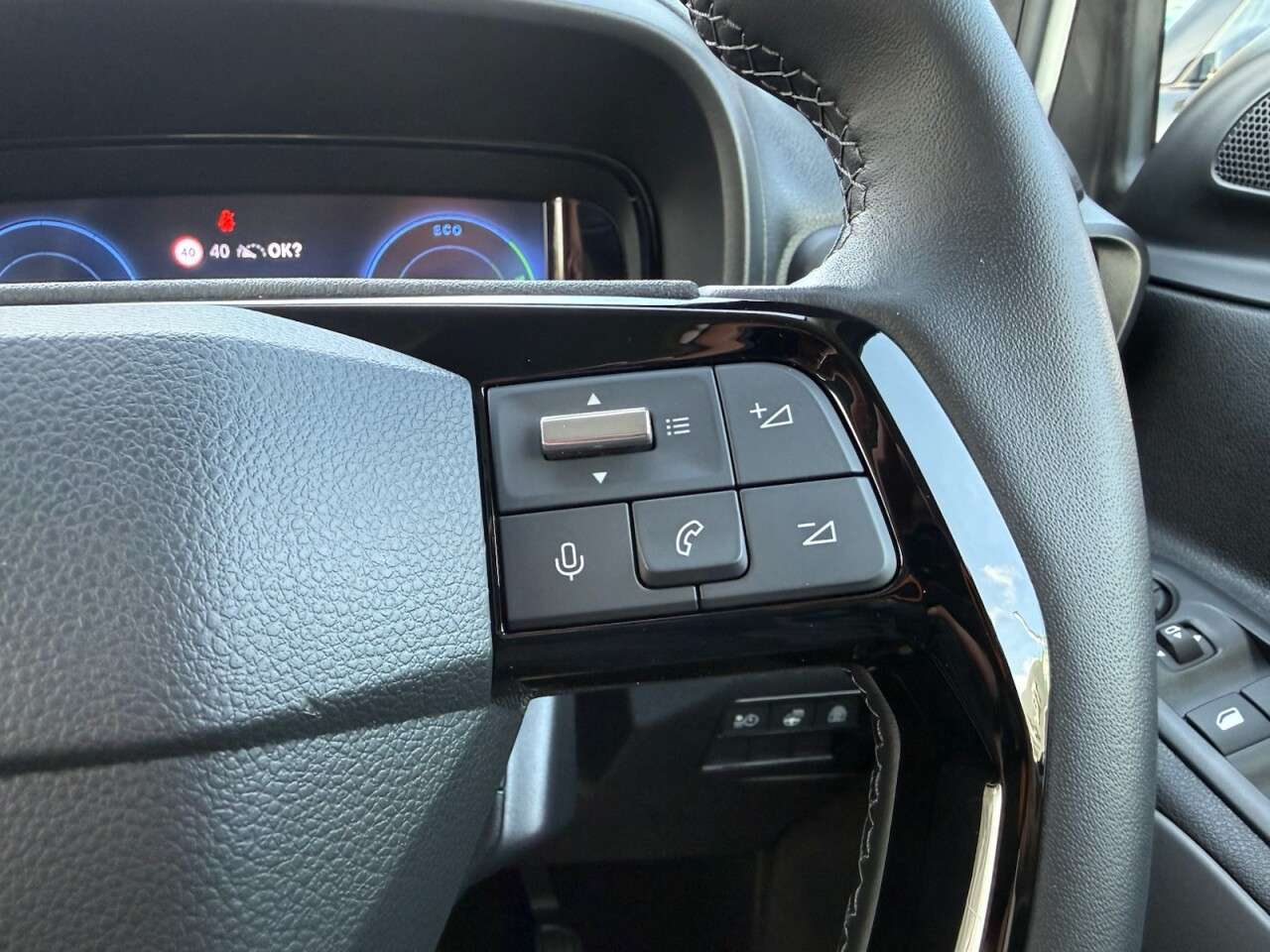 2025 TOYOTA PROACE CITY VERSO 2025 TOYOTA PROACE CITY VERSO