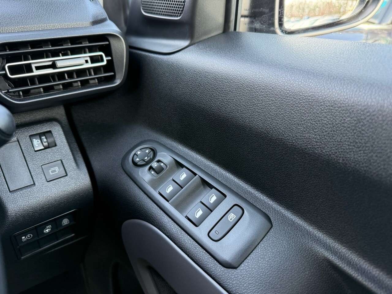 2025 TOYOTA PROACE CITY VERSO 2025 TOYOTA PROACE CITY VERSO