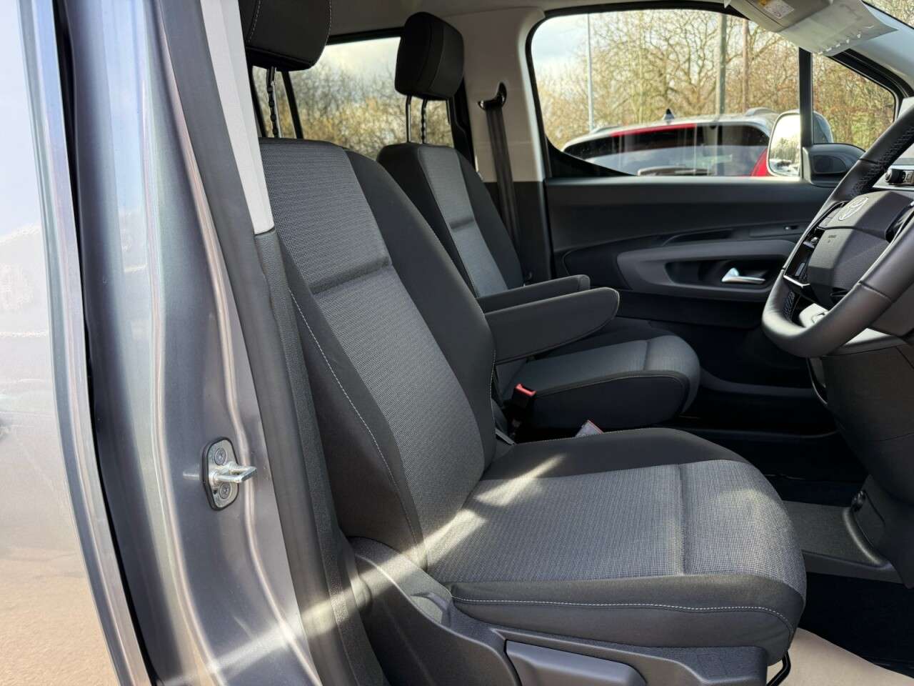 2025 TOYOTA PROACE CITY VERSO 2025 TOYOTA PROACE CITY VERSO