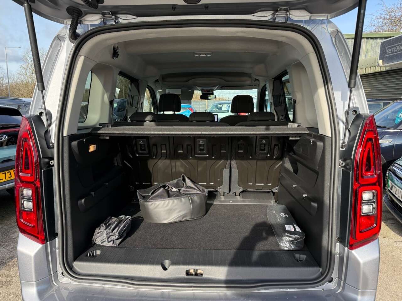 2025 TOYOTA PROACE CITY VERSO 2025 TOYOTA PROACE CITY VERSO