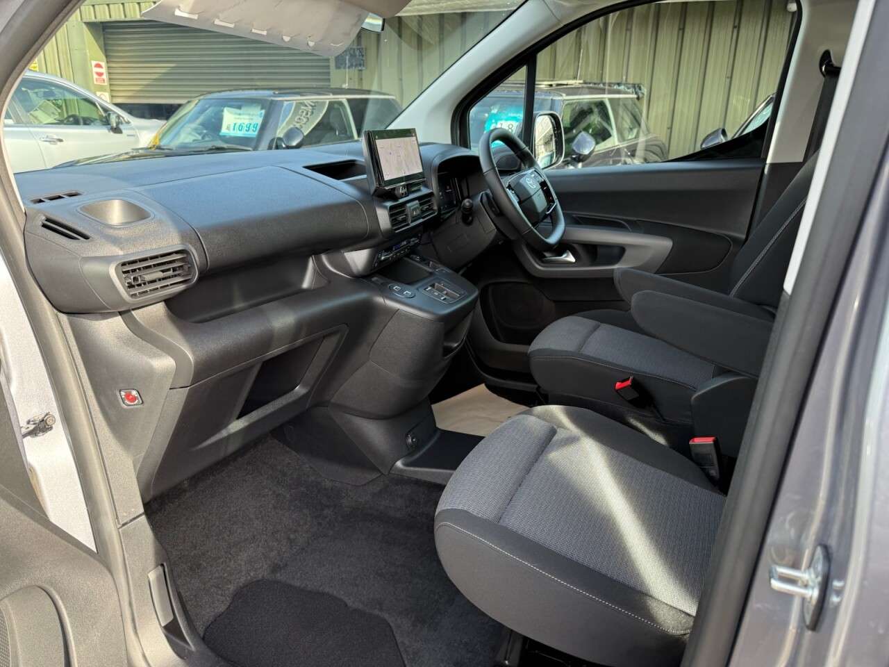 2025 TOYOTA PROACE CITY VERSO 2025 TOYOTA PROACE CITY VERSO