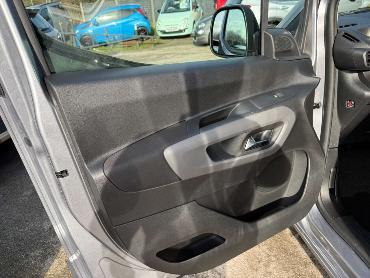 2025 TOYOTA PROACE CITY VERSO 2025 TOYOTA PROACE CITY VERSO