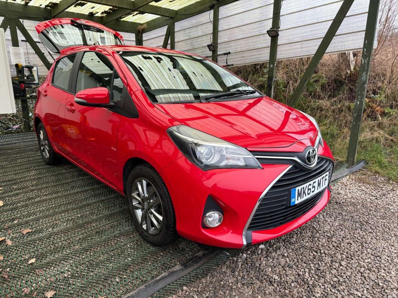 A 2015 TOYOTA YARIS 1.33 Dual VVT-i Icon Hatchback 5dr Petrol Manual Euro 5 Euro 5 (99 ps) TOYO A 2015 TOYOTA YARIS 1.33 Dual VVT-i Icon Hatchback 5dr Petrol Manual Euro 5 Euro 5 (99 ps) TOYO