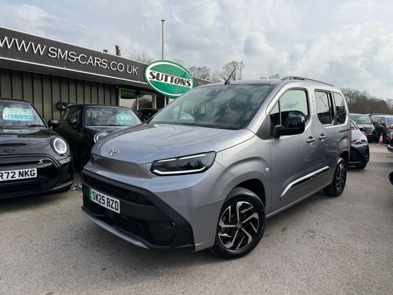 A 2025 TOYOTA PROACE CITY VERSO 50kWh Design Short MPV 5dr Electric Auto (136 ps) SAT NAV~REVERSE CAMERA~PR A 2025 TOYOTA PROACE CITY VERSO 50kWh Design Short MPV 5dr Electric Auto (136 ps) SAT NAV~REVERSE CAMERA~PR