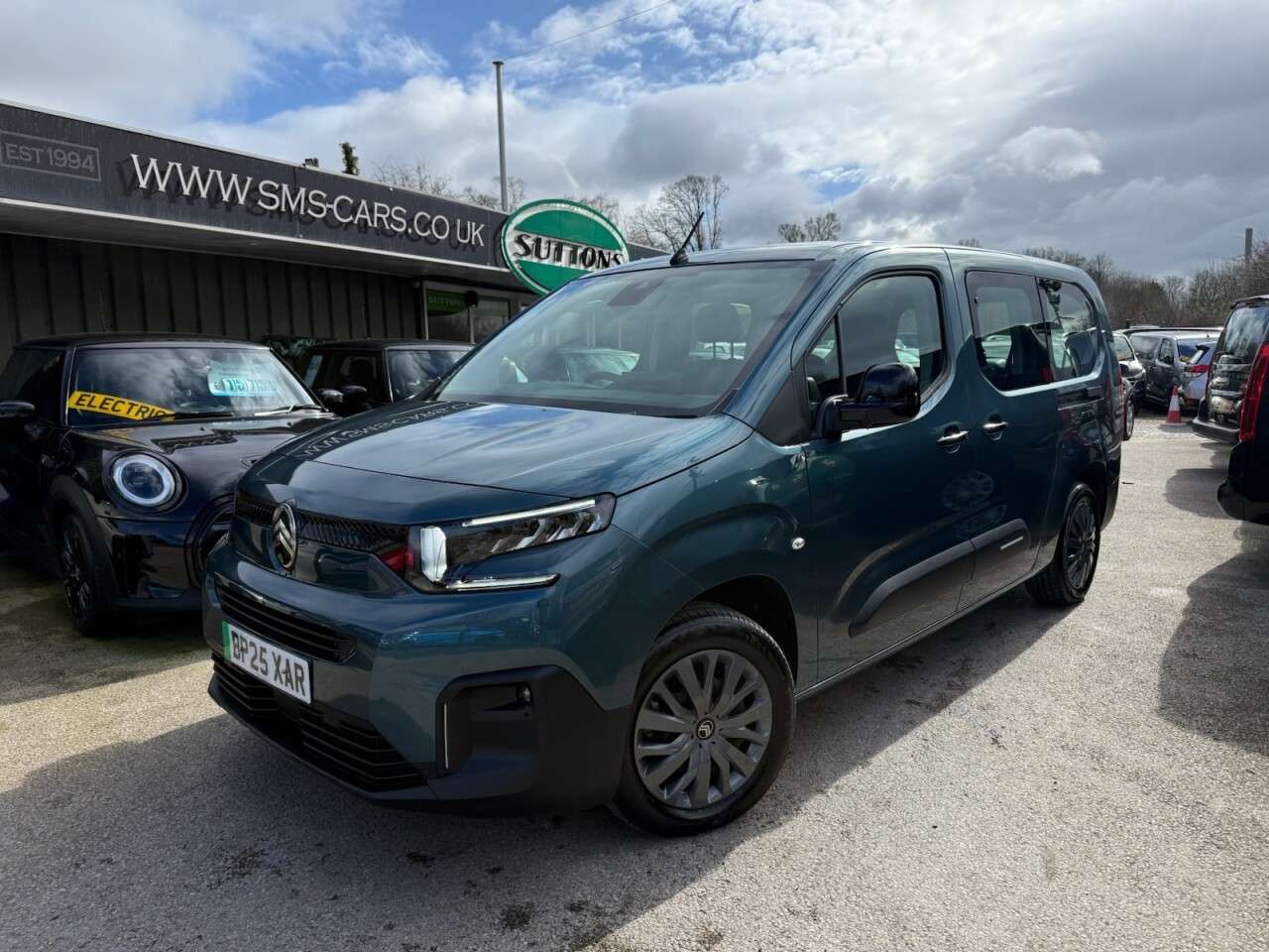 A 2025 CITROEN E-BERLINGO 52kWh PLUS XL MPV 5dr Electric Auto (7.4kW Charger) (136 ps) A 2025 CITROEN E-BERLINGO 52kWh PLUS XL MPV 5dr Electric Auto (7.4kW Charger) (136 ps)