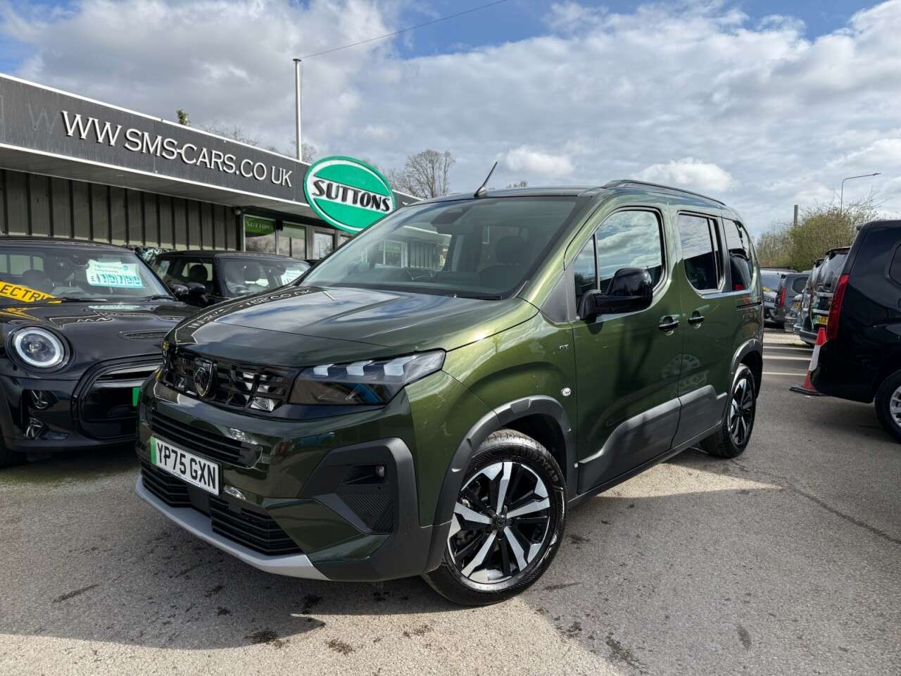 A 2025 PEUGEOT E-RIFTER 52kWh GT Standard MPV 5dr Electric Auto (7.4kW Charger) (136 ps) REVERSE CA A 2025 PEUGEOT E-RIFTER 52kWh GT Standard MPV 5dr Electric Auto (7.4kW Charger) (136 ps) REVERSE CA