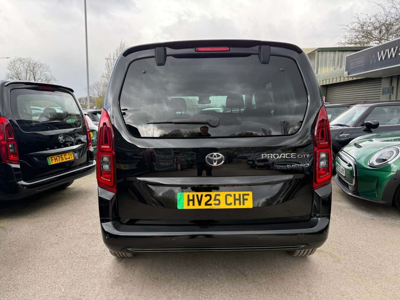 2025 TOYOTA PROACE CITY VERSO 2025 TOYOTA PROACE CITY VERSO