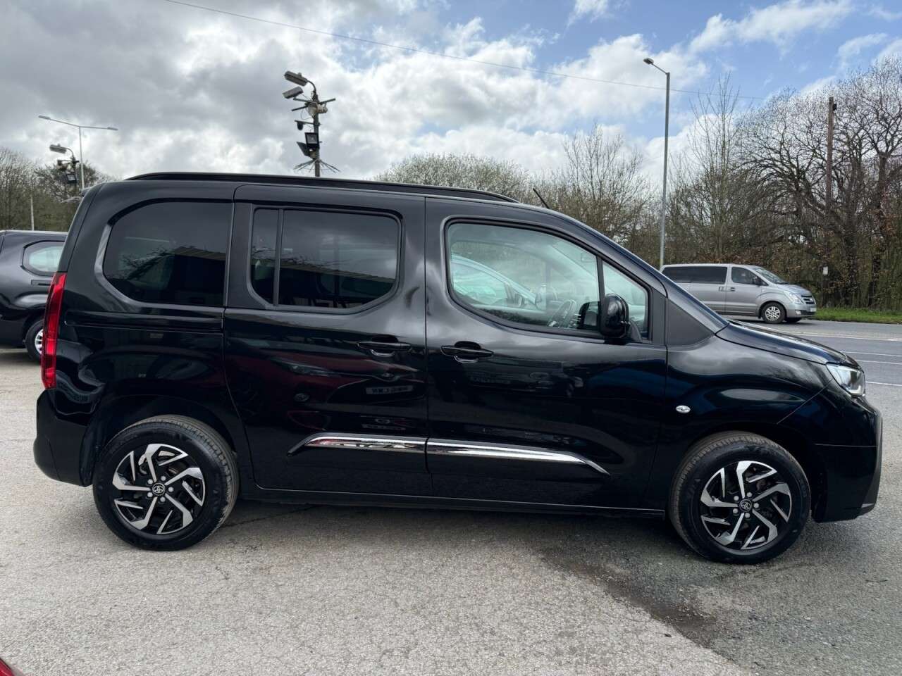 2025 TOYOTA PROACE CITY VERSO 2025 TOYOTA PROACE CITY VERSO
