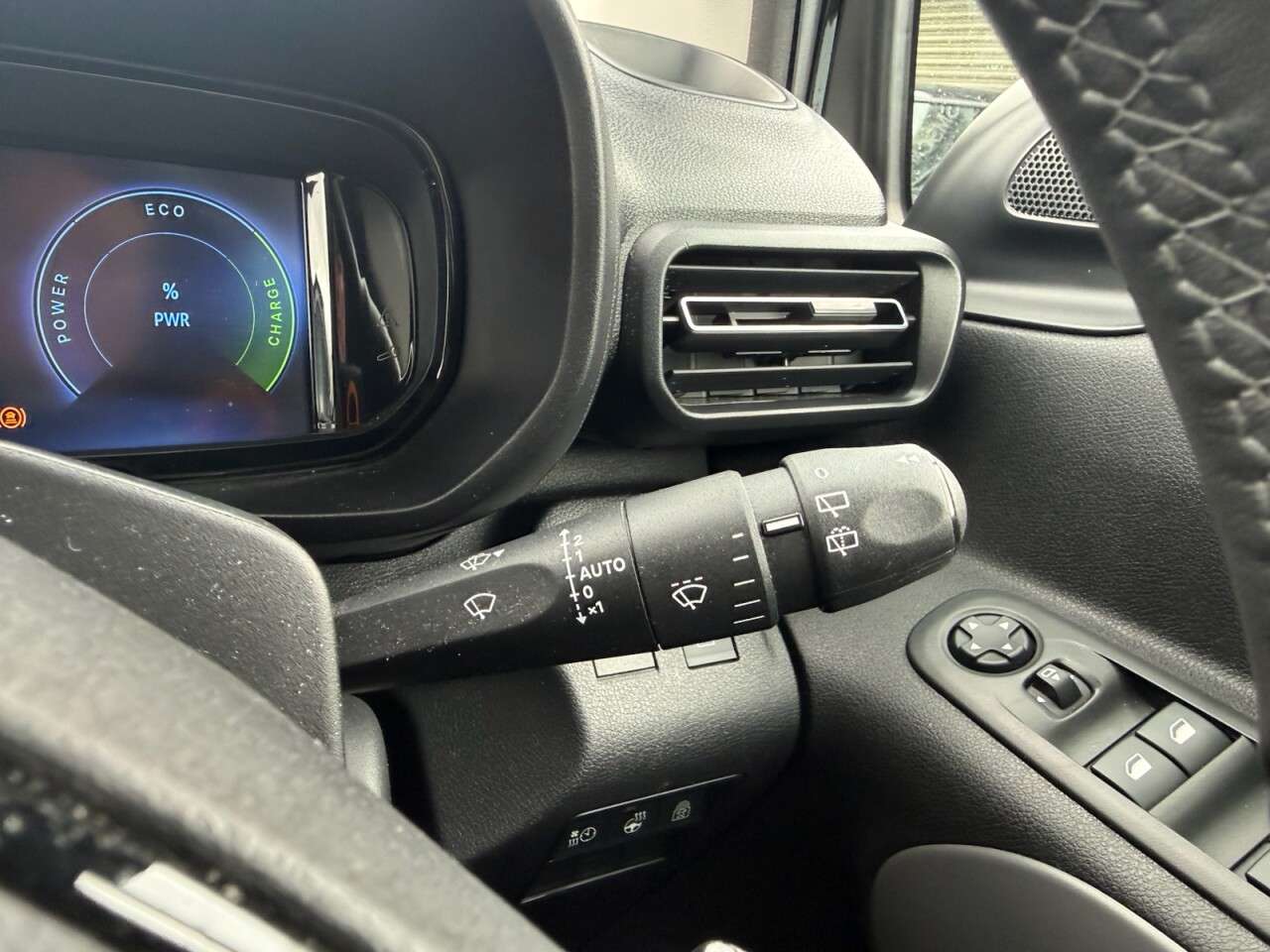 2025 TOYOTA PROACE CITY VERSO 2025 TOYOTA PROACE CITY VERSO