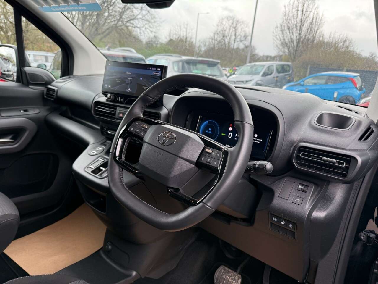 2025 TOYOTA PROACE CITY VERSO 2025 TOYOTA PROACE CITY VERSO