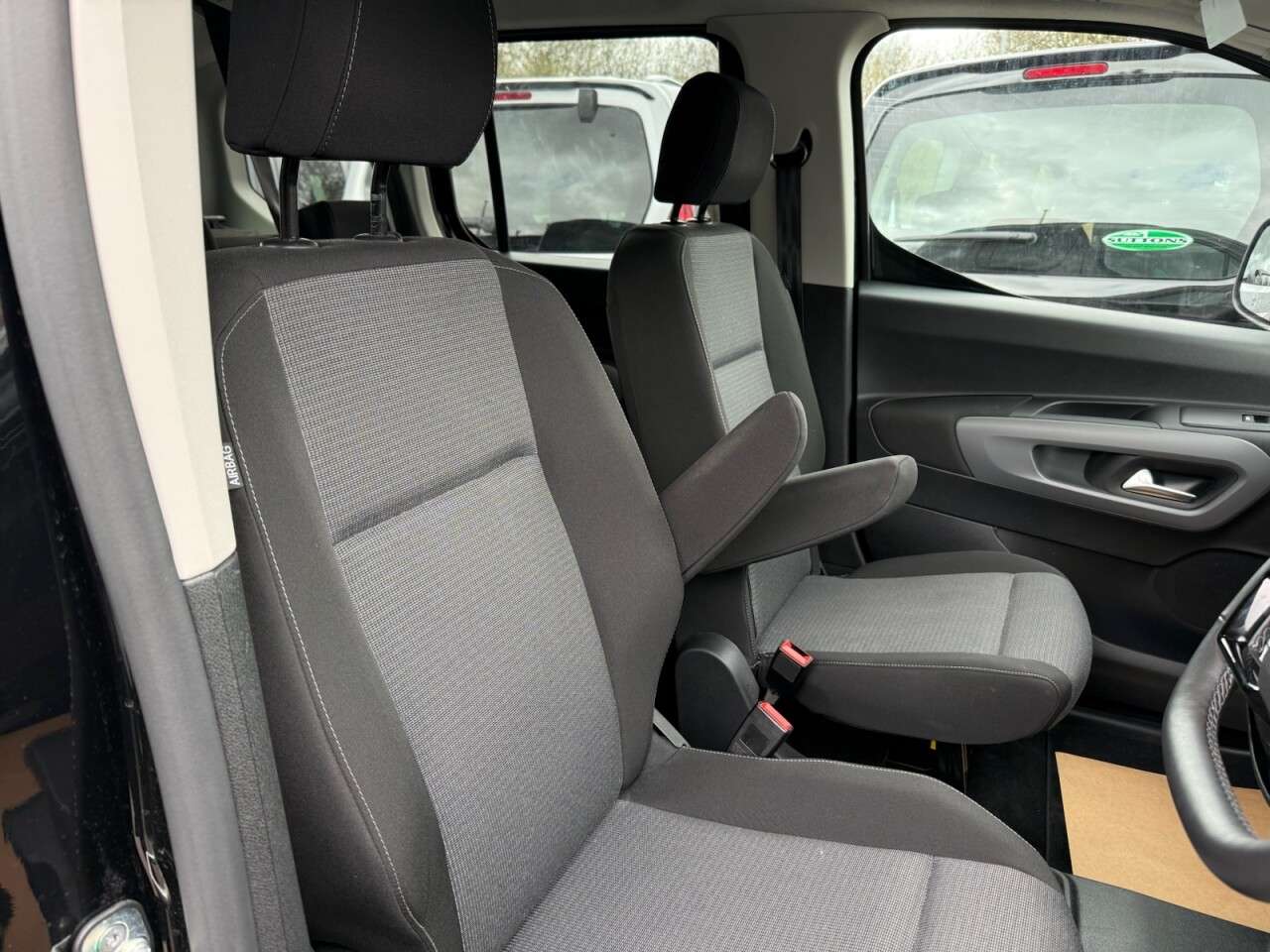 2025 TOYOTA PROACE CITY VERSO 2025 TOYOTA PROACE CITY VERSO