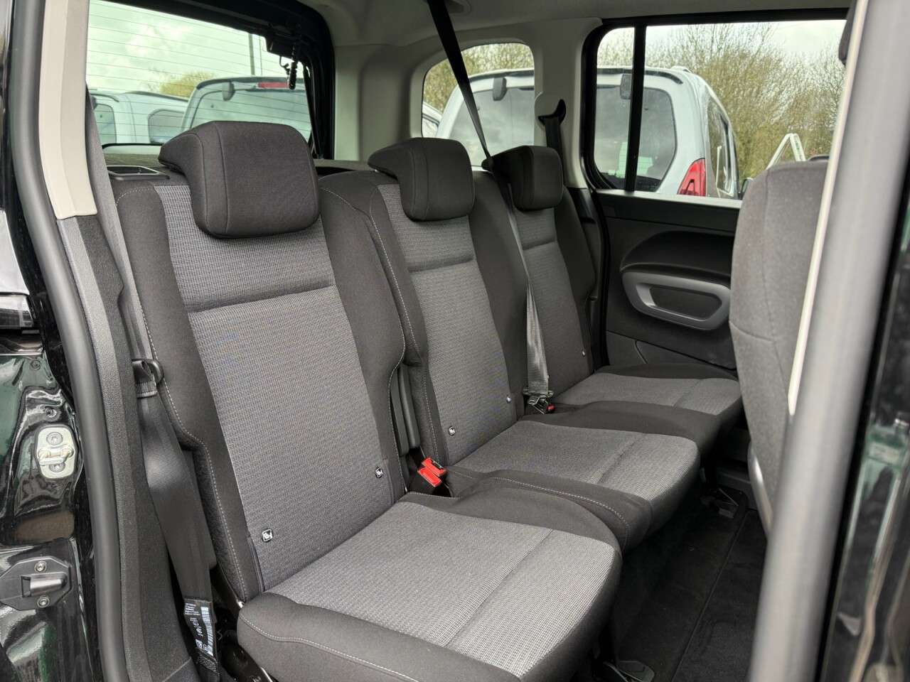 2025 TOYOTA PROACE CITY VERSO 2025 TOYOTA PROACE CITY VERSO