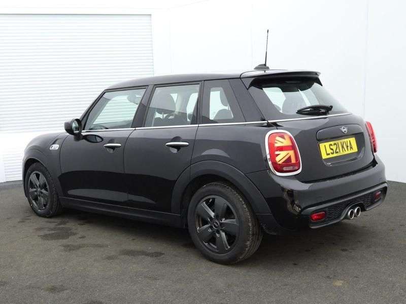 A 2021 MINI HATCH 2.0 Cooper S Classic Hatchback 5dr Petrol Steptronic Euro 6 (s/s) (192 ps) A 2021 MINI HATCH 2.0 Cooper S Classic Hatchback 5dr Petrol Steptronic Euro 6 (s/s) (192 ps)