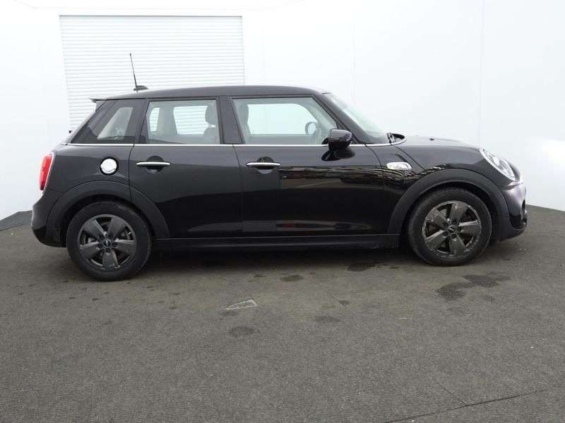 A 2021 MINI HATCH 2.0 Cooper S Classic Hatchback 5dr Petrol Steptronic Euro 6 (s/s) (192 ps) A 2021 MINI HATCH 2.0 Cooper S Classic Hatchback 5dr Petrol Steptronic Euro 6 (s/s) (192 ps)