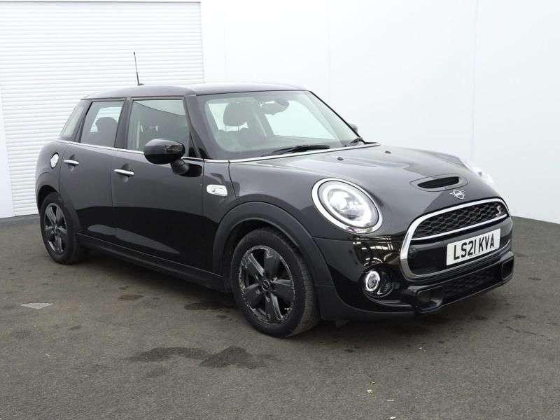 A 2021 MINI HATCH 2.0 Cooper S Classic Hatchback 5dr Petrol Steptronic Euro 6 (s/s) (192 ps) A 2021 MINI HATCH 2.0 Cooper S Classic Hatchback 5dr Petrol Steptronic Euro 6 (s/s) (192 ps)