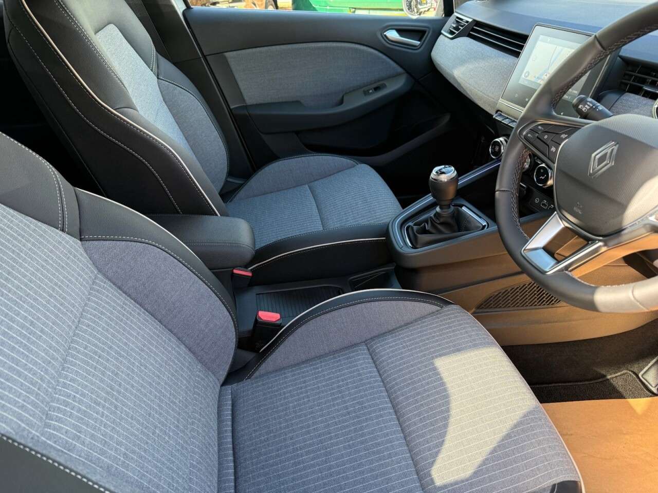 2025 RENAULT CLIO 2025 RENAULT CLIO