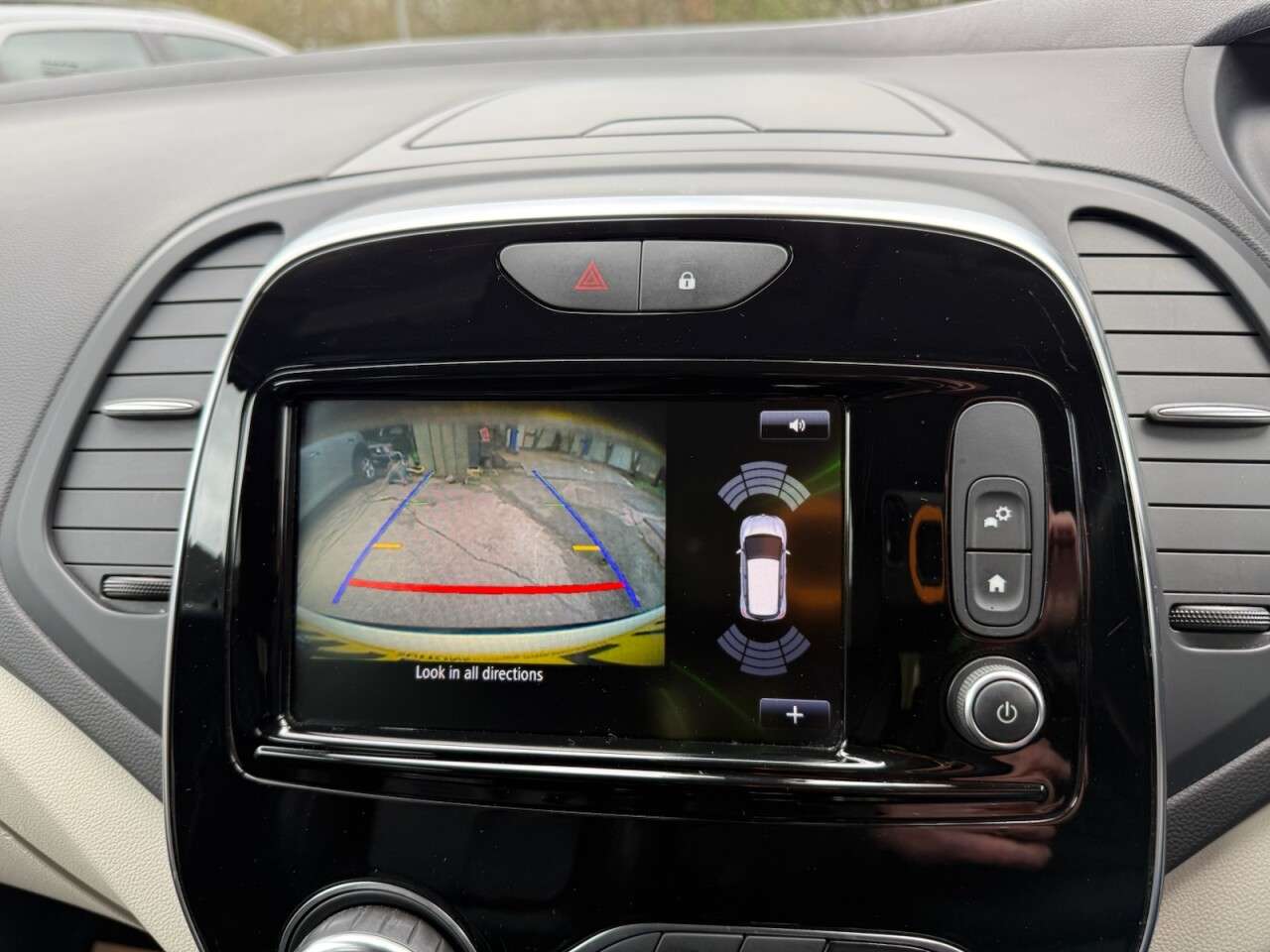 A 2018 RENAULT CAPTUR 1.5 dCi ENERGY Signature X Nav SUV 5dr Diesel Manual Euro 6 (s/s) (90 ps) S A 2018 RENAULT CAPTUR 1.5 dCi ENERGY Signature X Nav SUV 5dr Diesel Manual Euro 6 (s/s) (90 ps) S