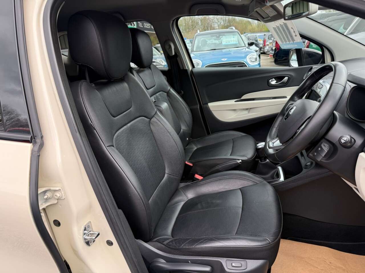 A 2018 RENAULT CAPTUR 1.5 dCi ENERGY Signature X Nav SUV 5dr Diesel Manual Euro 6 (s/s) (90 ps) S A 2018 RENAULT CAPTUR 1.5 dCi ENERGY Signature X Nav SUV 5dr Diesel Manual Euro 6 (s/s) (90 ps) S