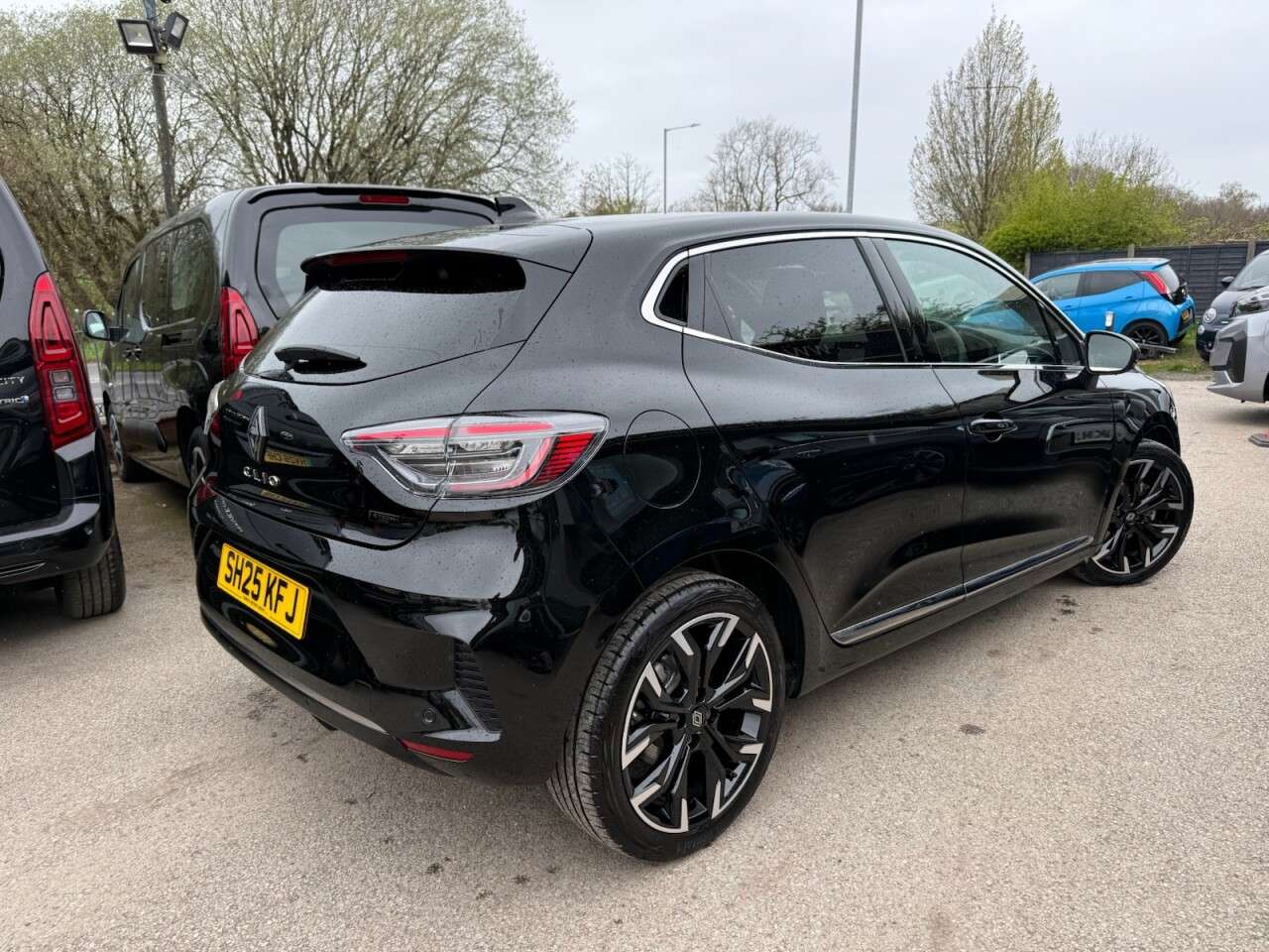 A 2025 RENAULT CLIO 1.6 E-TECH techno Hatchback 5dr Petrol Hybrid Auto Euro 6 (s/s) (145 ps) 1 A 2025 RENAULT CLIO 1.6 E-TECH techno Hatchback 5dr Petrol Hybrid Auto Euro 6 (s/s) (145 ps) 1