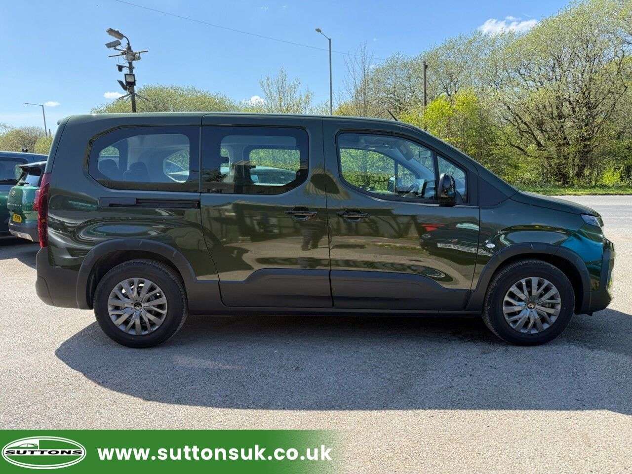A 2026 PEUGEOT E-RIFTER 52kWh Allure Long MPV 5dr Electric Auto (7.4kW Charger) (136 ps) A 2026 PEUGEOT E-RIFTER 52kWh Allure Long MPV 5dr Electric Auto (7.4kW Charger) (136 ps)