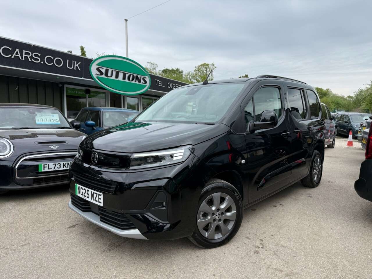 A 2025 VAUXHALL COMBO LIFE ELECTRIC 52kWh Ultimate MPV 5dr Electric Auto (7.4kW Charger) (136 ps) REVERSE CAMER A 2025 VAUXHALL COMBO LIFE ELECTRIC 52kWh Ultimate MPV 5dr Electric Auto (7.4kW Charger) (136 ps) REVERSE CAMER