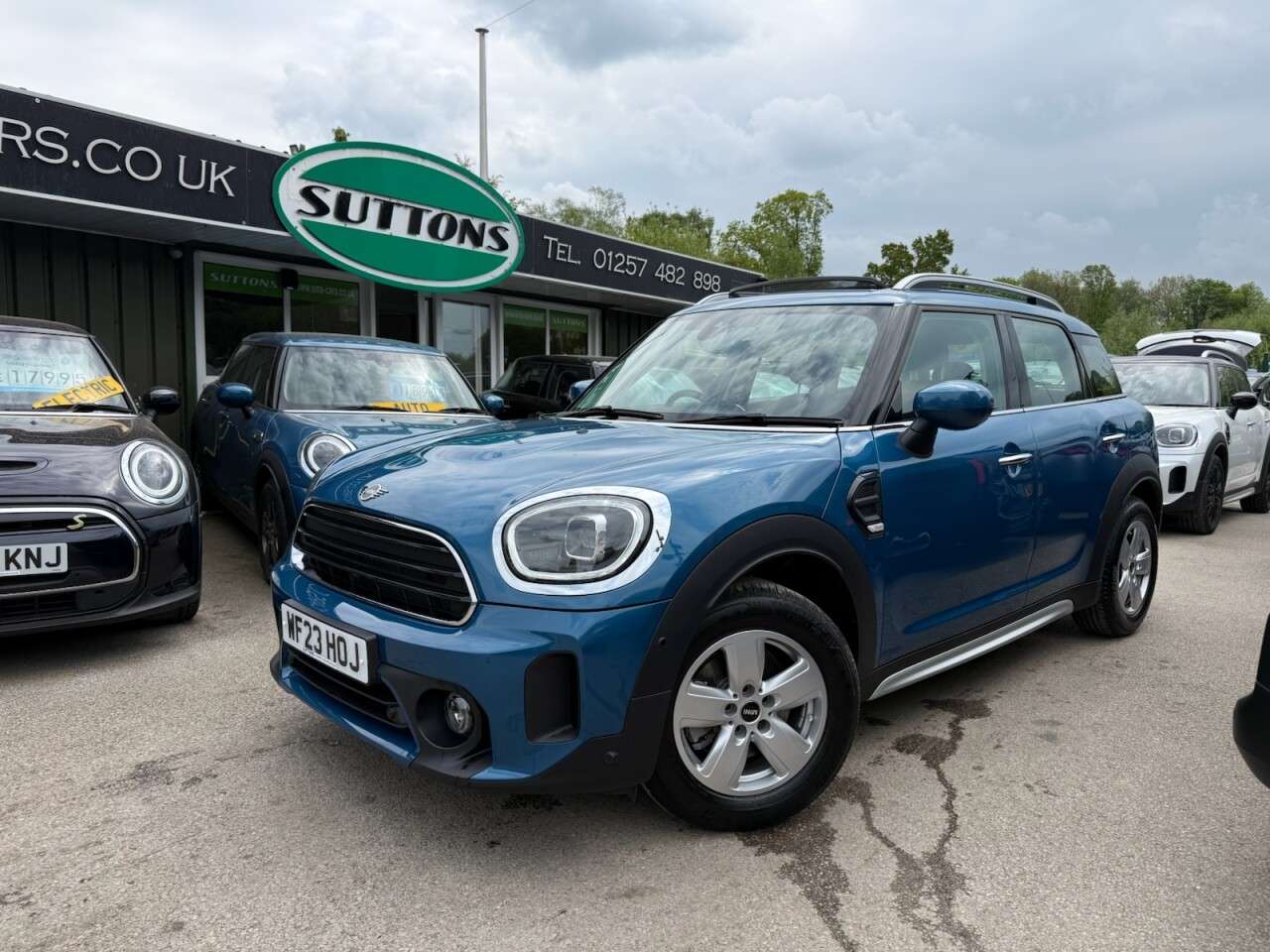 A 2023 MINI COUNTRYMAN 1.5 Cooper Classic SUV 5dr Petrol Steptronic Euro 6 (s/s) (136 ps) GLASS SU A 2023 MINI COUNTRYMAN 1.5 Cooper Classic SUV 5dr Petrol Steptronic Euro 6 (s/s) (136 ps) GLASS SU