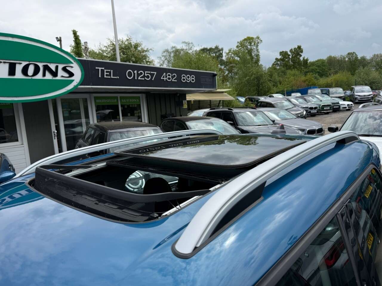 A 2023 MINI COUNTRYMAN 1.5 Cooper Classic SUV 5dr Petrol Steptronic Euro 6 (s/s) (136 ps) GLASS SU A 2023 MINI COUNTRYMAN 1.5 Cooper Classic SUV 5dr Petrol Steptronic Euro 6 (s/s) (136 ps) GLASS SU
