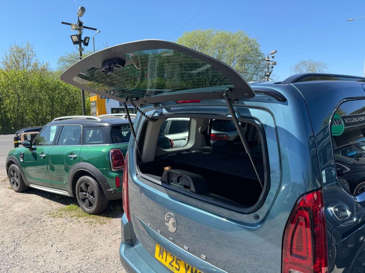 A 2025 VAUXHALL COMBO LIFE ELECTRIC 52kWh Ultimate MPV 5dr Electric Auto (7.4kW Charger) (136 ps) REVERSE CAMER A 2025 VAUXHALL COMBO LIFE ELECTRIC 52kWh Ultimate MPV 5dr Electric Auto (7.4kW Charger) (136 ps) REVERSE CAMER