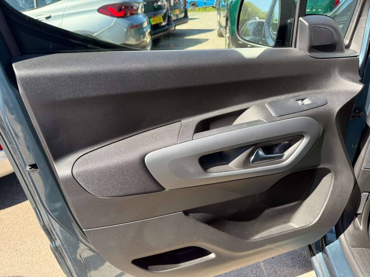 2025 VAUXHALL COMBO LIFE ELECTRIC 2025 VAUXHALL COMBO LIFE ELECTRIC