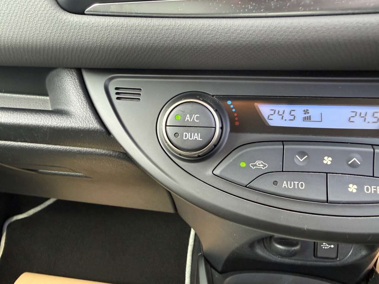 2016 TOYOTA YARIS 2016 TOYOTA YARIS
