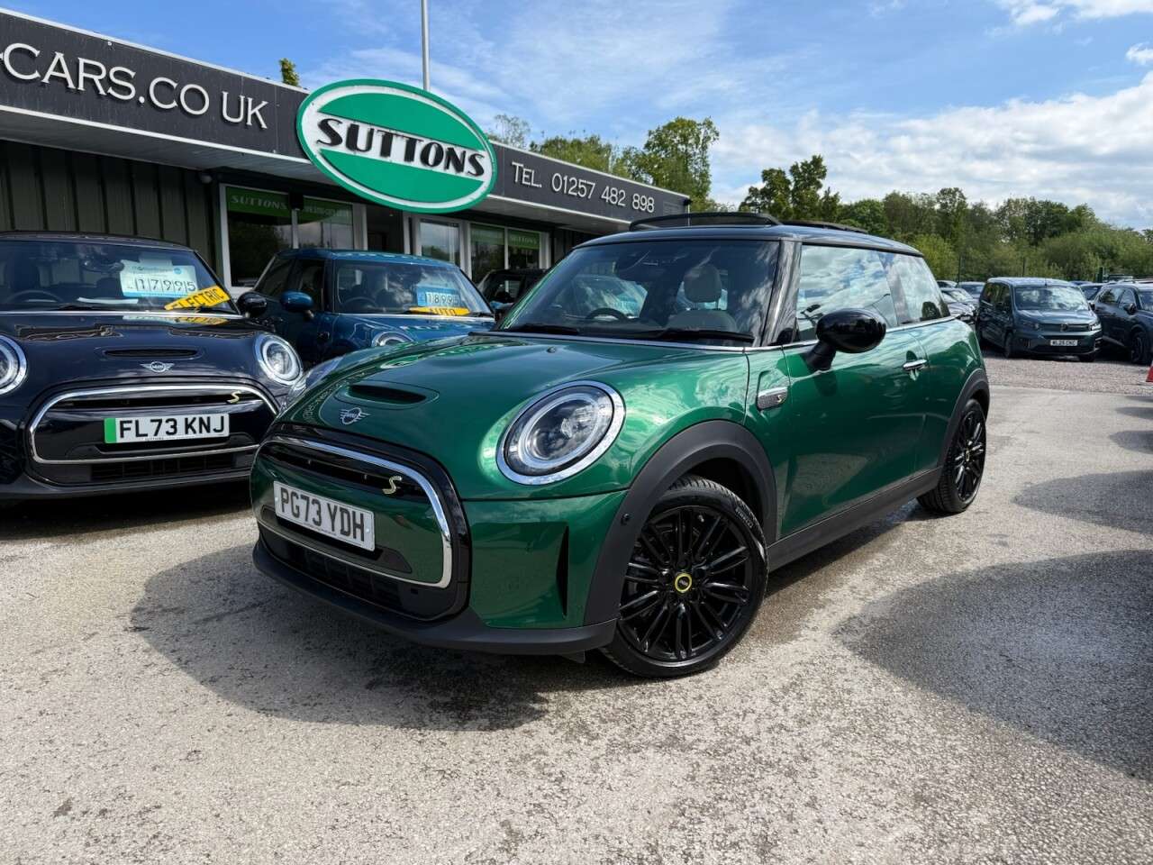 A 2023 MINI ELECTRIC HATCH Cooper SE 32.6kWh Level 3 Hatchback 3dr Electric Auto (184 ps) GLASS SUNROO A 2023 MINI ELECTRIC HATCH Cooper SE 32.6kWh Level 3 Hatchback 3dr Electric Auto (184 ps) GLASS SUNROO