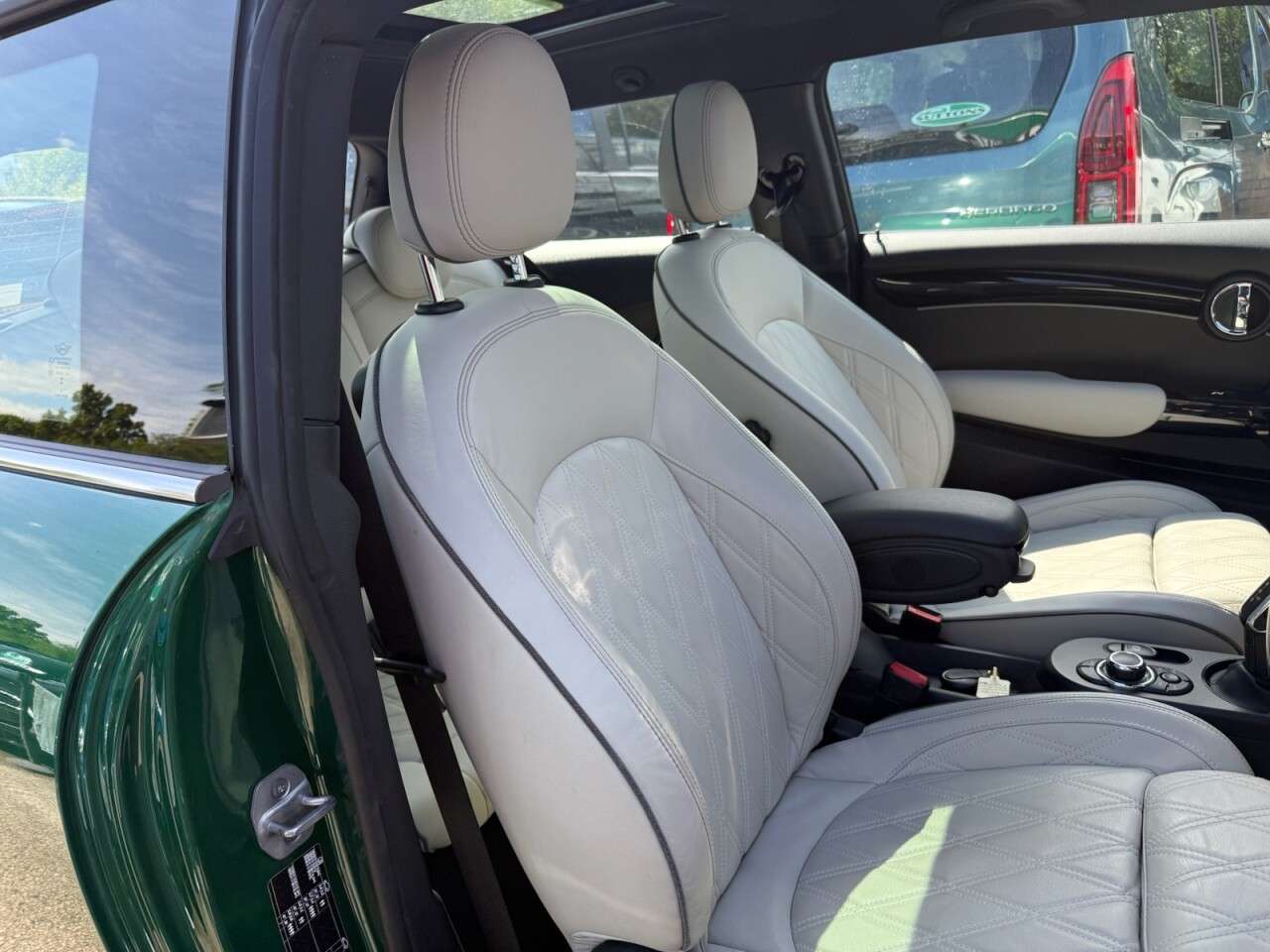 A 2023 MINI ELECTRIC HATCH Cooper SE 32.6kWh Level 3 Hatchback 3dr Electric Auto (184 ps) GLASS SUNROO A 2023 MINI ELECTRIC HATCH Cooper SE 32.6kWh Level 3 Hatchback 3dr Electric Auto (184 ps) GLASS SUNROO