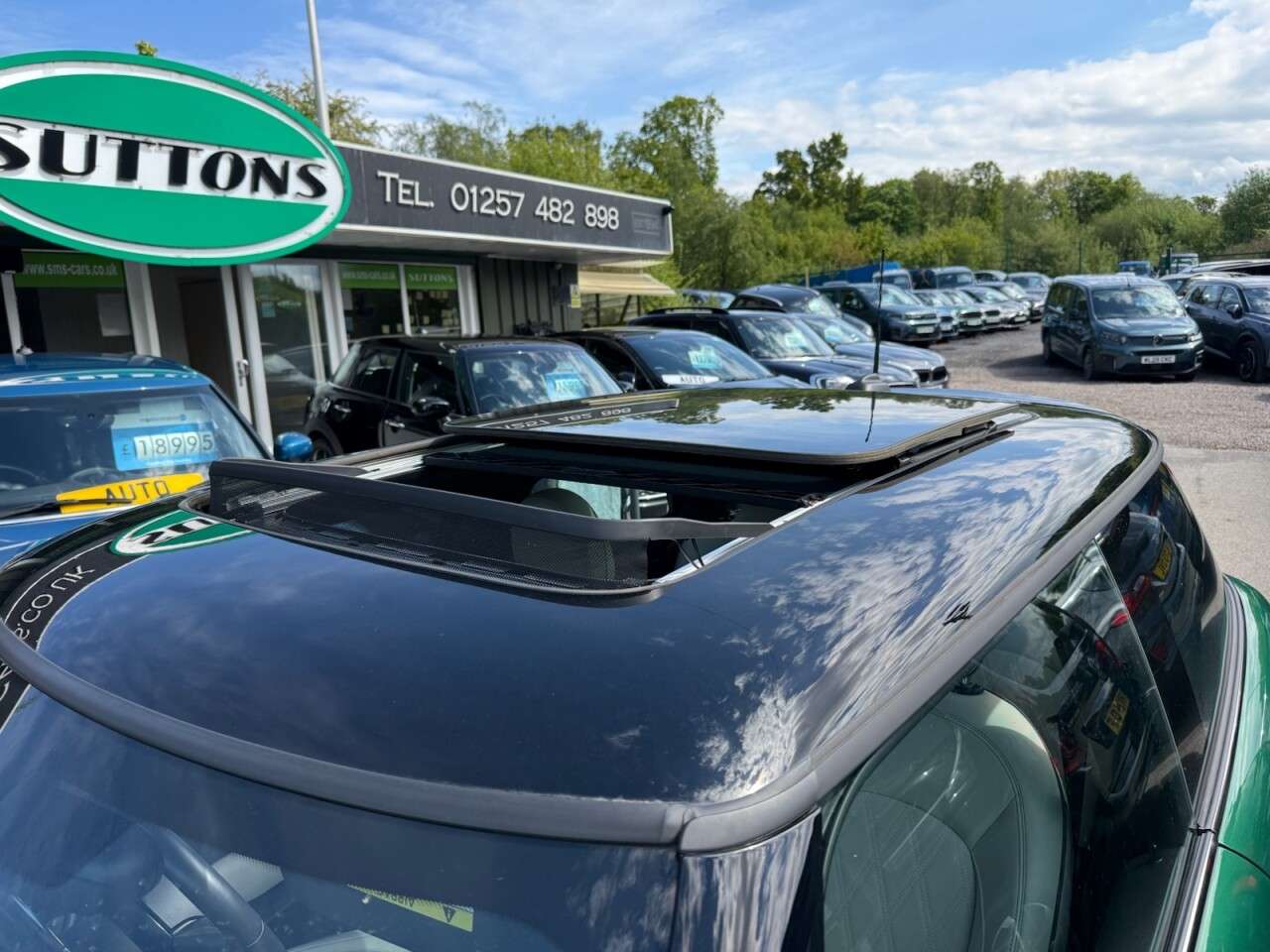 A 2023 MINI ELECTRIC HATCH Cooper SE 32.6kWh Level 3 Hatchback 3dr Electric Auto (184 ps) GLASS SUNROO A 2023 MINI ELECTRIC HATCH Cooper SE 32.6kWh Level 3 Hatchback 3dr Electric Auto (184 ps) GLASS SUNROO
