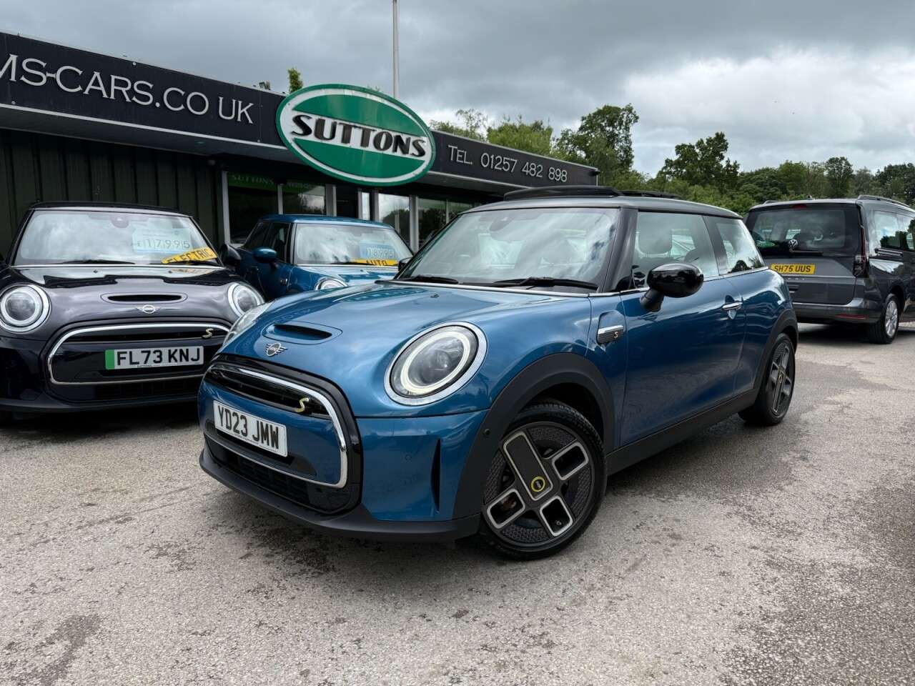 A 2023 MINI ELECTRIC HATCH Cooper SE 32.6kWh Level 3 Hatchback 3dr Electric Auto (184 ps) A 2023 MINI ELECTRIC HATCH Cooper SE 32.6kWh Level 3 Hatchback 3dr Electric Auto (184 ps)