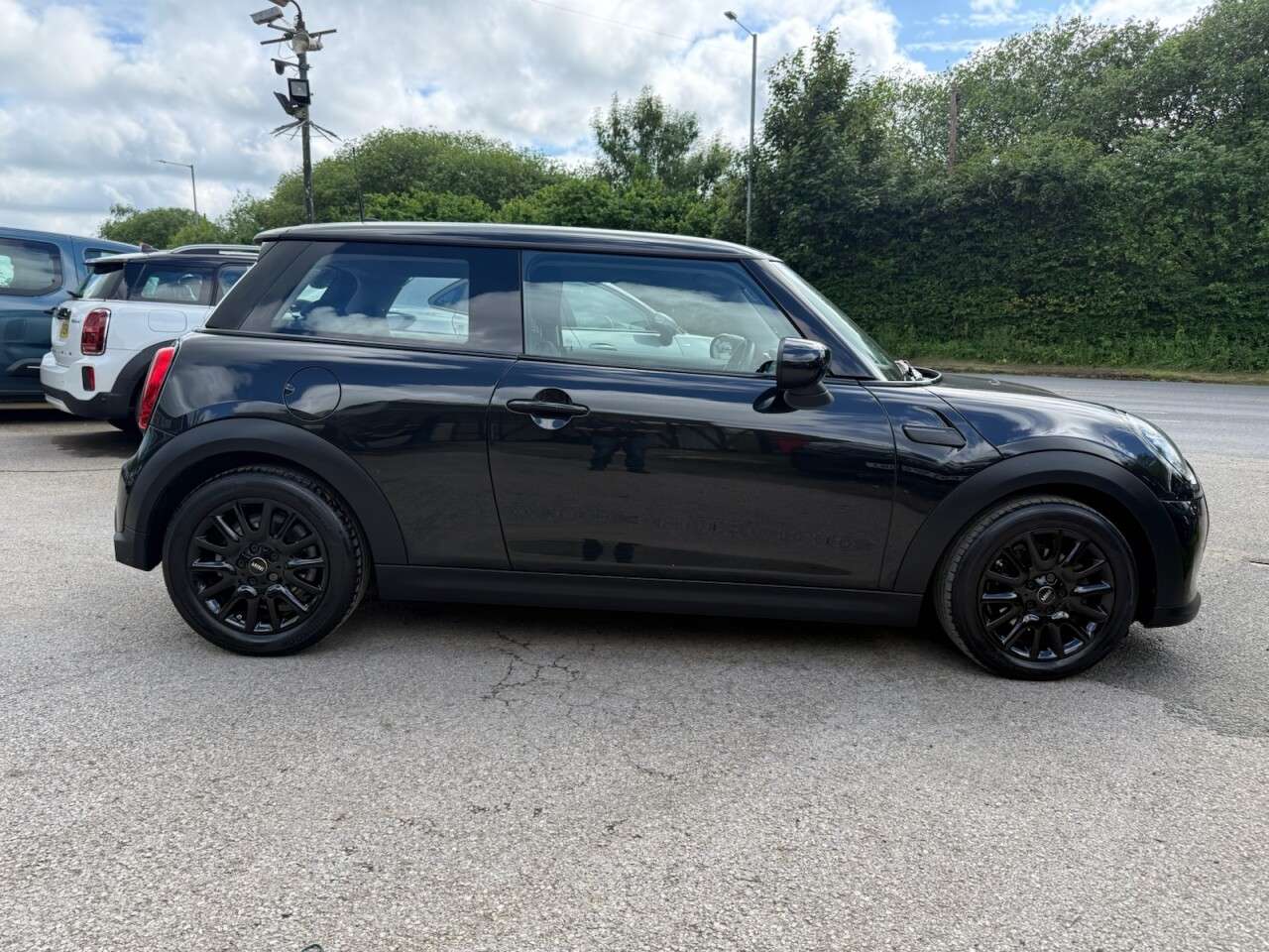 A 2023 MINI HATCH 1.5 Cooper Classic Hatchback 3dr Petrol Steptronic Euro 6 (s/s) (136 ps) 1 A 2023 MINI HATCH 1.5 Cooper Classic Hatchback 3dr Petrol Steptronic Euro 6 (s/s) (136 ps) 1
