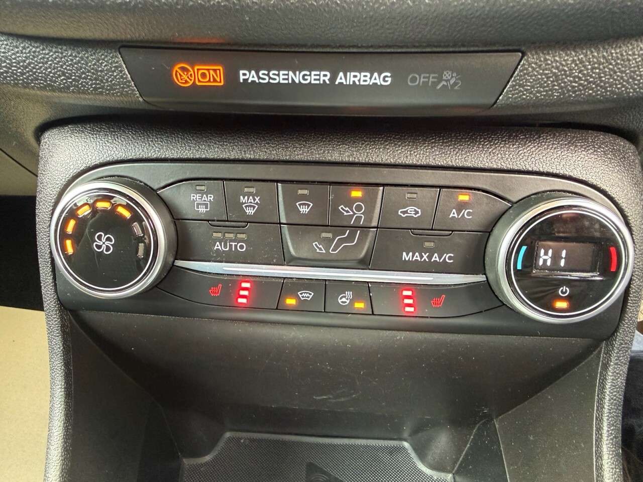 A 2018 FORD FIESTA 1.0T EcoBoost Titanium Hatchback 3dr Petrol Manual Euro 6 (s/s) (100 ps) 1 A 2018 FORD FIESTA 1.0T EcoBoost Titanium Hatchback 3dr Petrol Manual Euro 6 (s/s) (100 ps) 1
