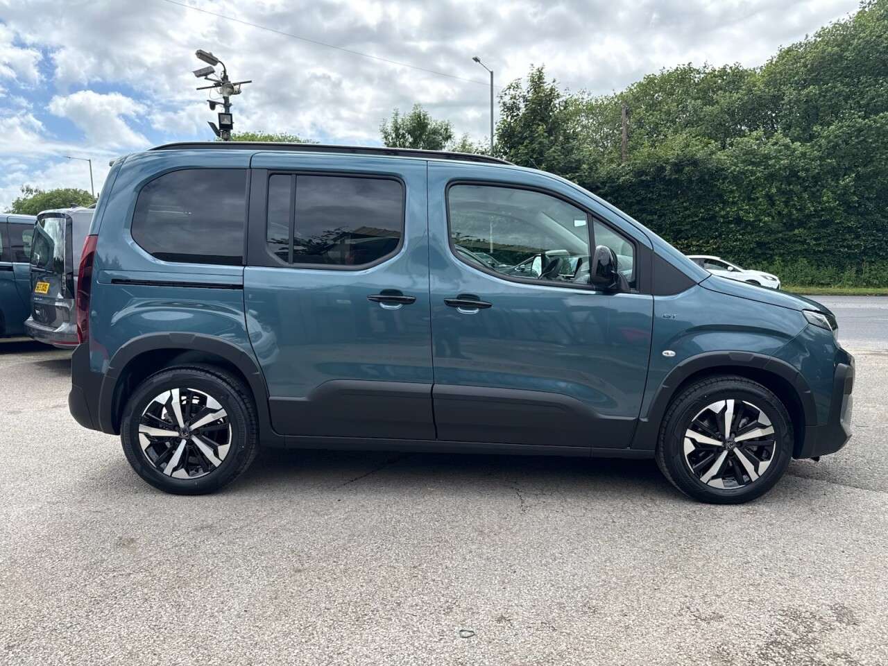 A 2025 PEUGEOT E-RIFTER 52kWh GT Standard MPV 5dr Electric Auto (7.4kW Charger) (136 ps) APPLE CAR A 2025 PEUGEOT E-RIFTER 52kWh GT Standard MPV 5dr Electric Auto (7.4kW Charger) (136 ps) APPLE CAR