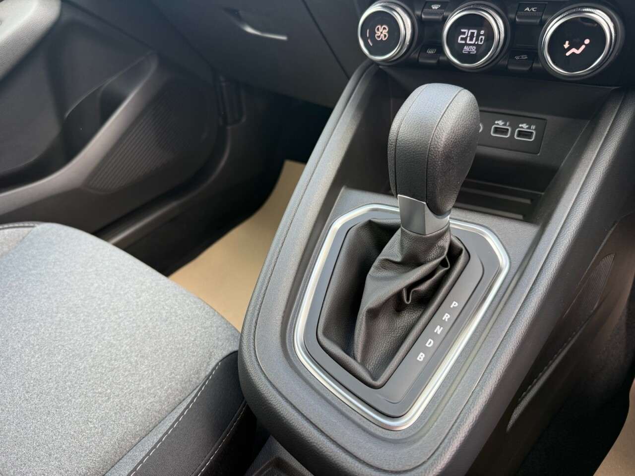 2025 RENAULT CLIO 2025 RENAULT CLIO