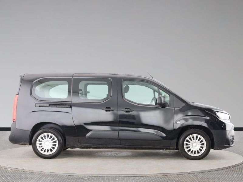 A 2025 TOYOTA PROACE CITY VERSO 50kWh Icon Long MPV 5dr Electric Auto (136 ps) +++ARRIVING INTO STOCK SOON+ A 2025 TOYOTA PROACE CITY VERSO 50kWh Icon Long MPV 5dr Electric Auto (136 ps) +++ARRIVING INTO STOCK SOON+