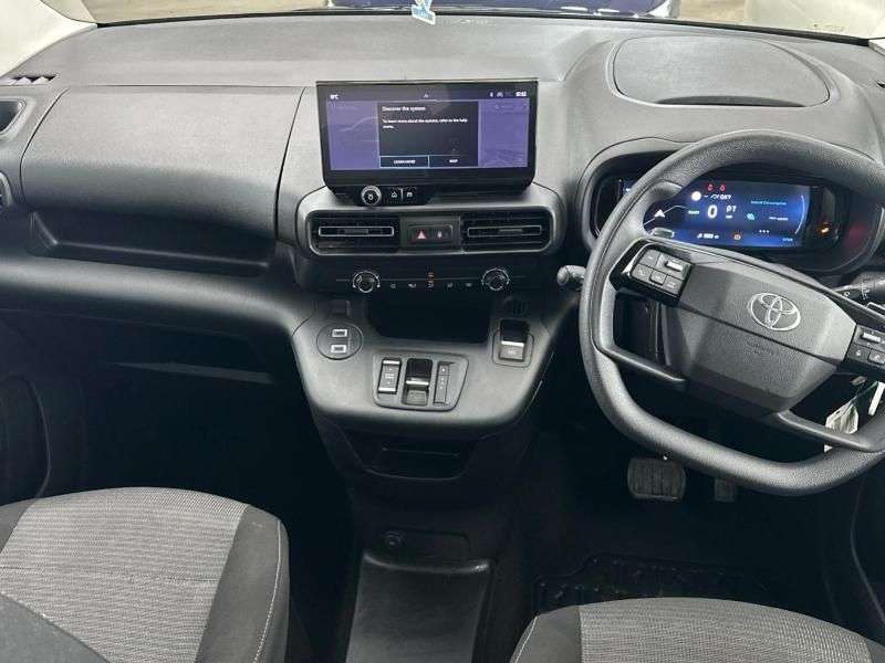 2025 TOYOTA PROACE CITY VERSO 2025 TOYOTA PROACE CITY VERSO