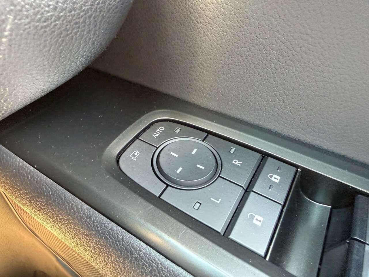 2025 LEXUS UX 2025 LEXUS UX