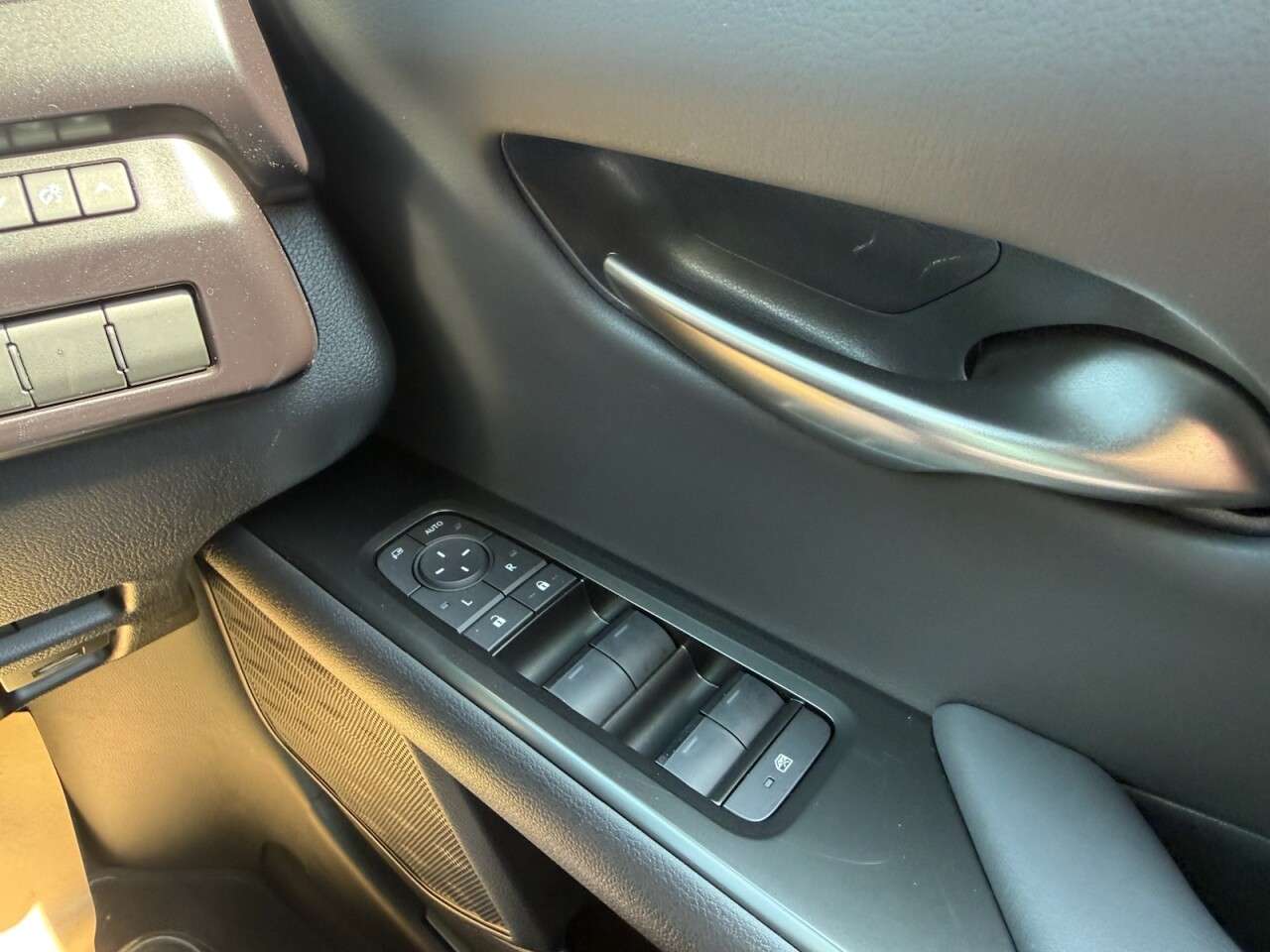 2025 LEXUS UX 2025 LEXUS UX