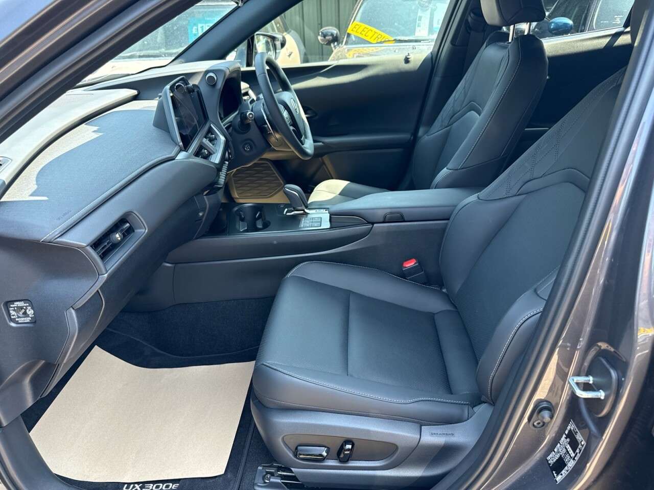 2025 LEXUS UX 2025 LEXUS UX