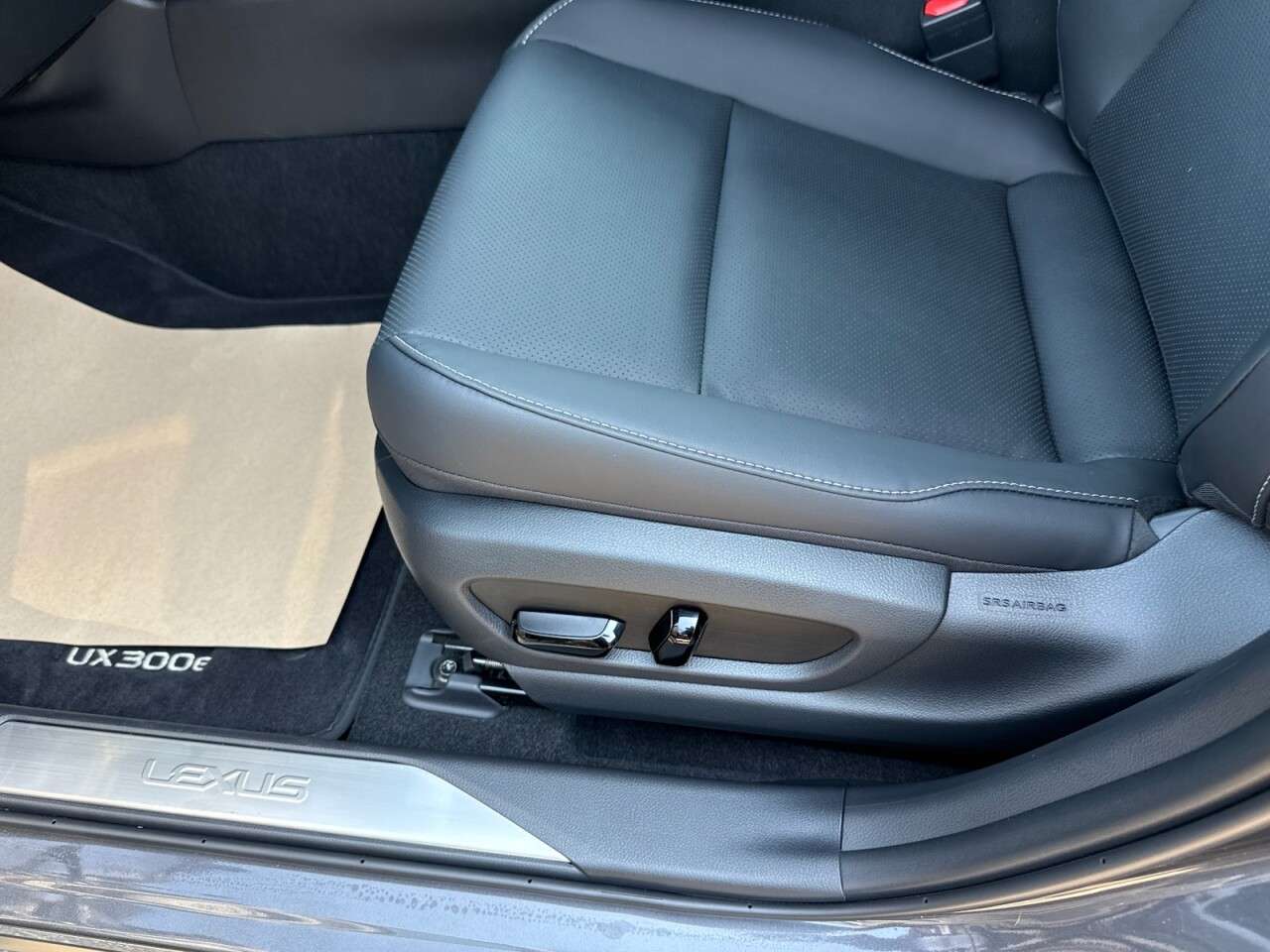 2025 LEXUS UX 2025 LEXUS UX