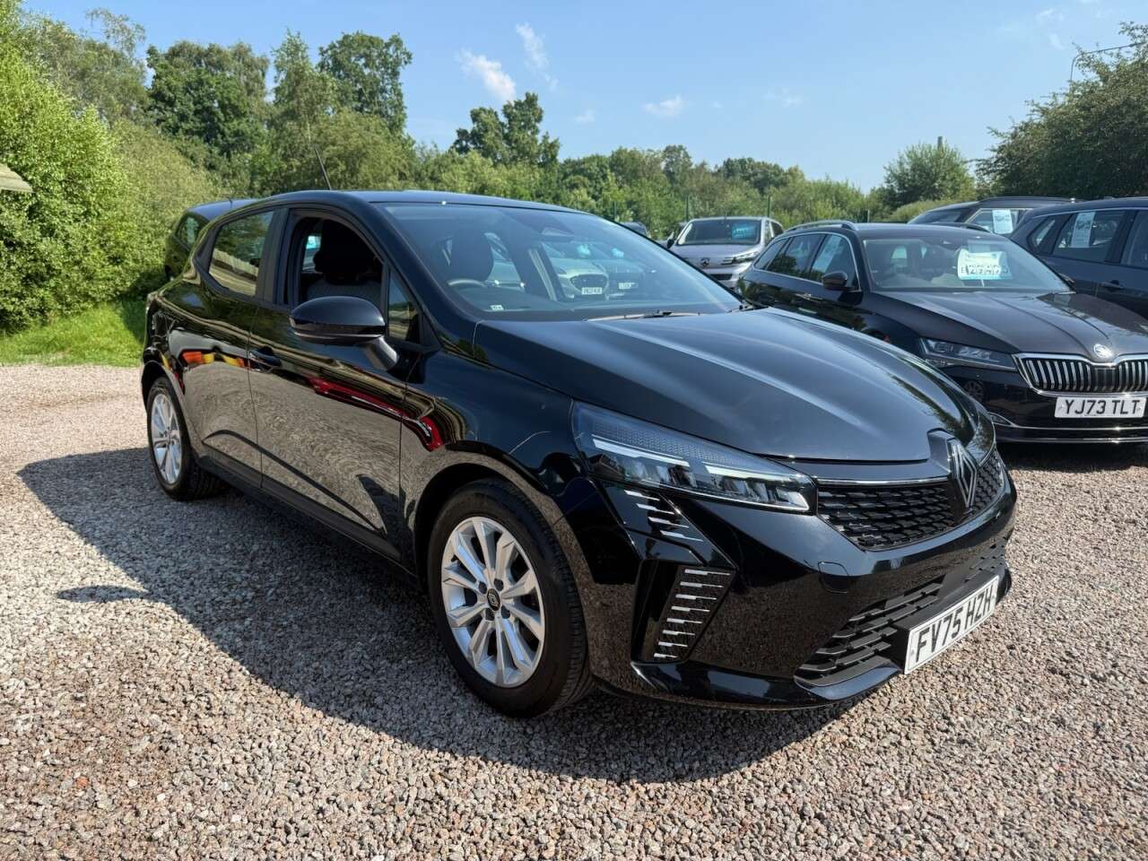 A 2025 RENAULT CLIO 1.0 TCe evolution Hatchback 5dr Petrol Manual Euro 6 (s/s) (90 ps) A 2025 RENAULT CLIO 1.0 TCe evolution Hatchback 5dr Petrol Manual Euro 6 (s/s) (90 ps)