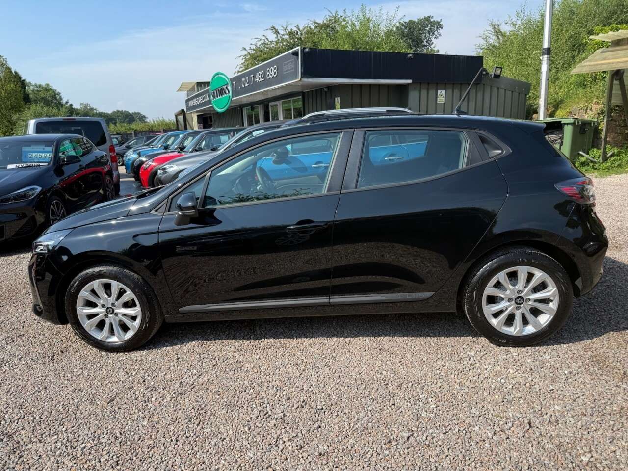 A 2025 RENAULT CLIO 1.0 TCe evolution Hatchback 5dr Petrol Manual Euro 6 (s/s) (90 ps) A 2025 RENAULT CLIO 1.0 TCe evolution Hatchback 5dr Petrol Manual Euro 6 (s/s) (90 ps)